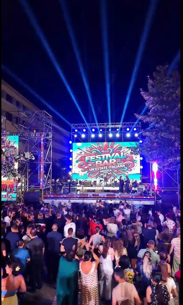 Scutari, Albania — vista dal pubblico