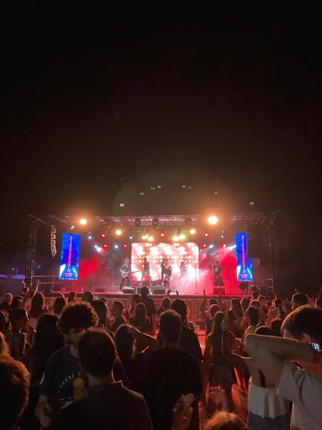 Il pubblico canta